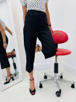 Top Pois Noir et Pantalon Capri – Image 2