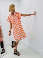 Robe Courte À Carreaux Orange Et Détail Palmier – Image 3