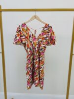 Robe Courte Fluide À Imprimé Floral Et Décolleté Croisé – Image 2