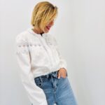 Chemise détail broderie