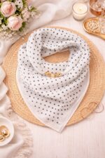 Foulard À Pois Avec Bijou Aimanté – Image 2