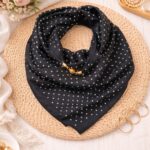 Foulard À Pois Avec Bijou Aimanté