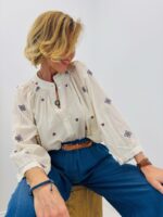 Blouse légère brodée