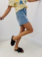 Short en jean détail fleurs – Image 6