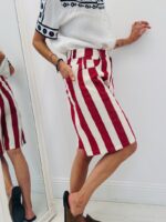 Short Rayé Rouge & Écru Coupe Structurée – Image 5