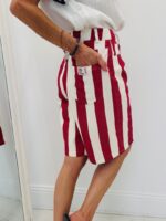 Short Rayé Rouge & Écru Coupe Structurée – Image 4