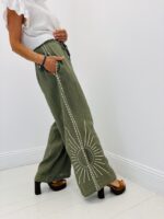Pantalon brodé