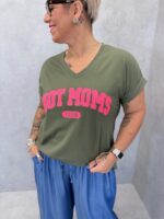 T-Shirt Imprimé Hot Moms – Image 3