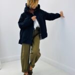 Veste à capuche style k-way détail dentelle
