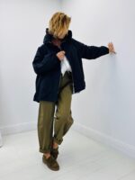 Veste à capuche style k-way détail dentelle