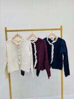 Pull col victorien boutons coeurs – Image 2