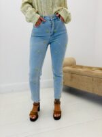 Jeans brodé coupe droite