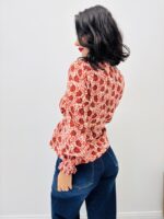 Blouse avec nœud imprimée – Image 5