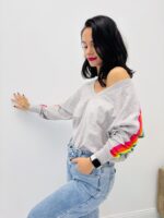 Pull avec bandes colorées – Image 10