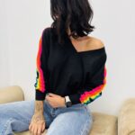 Pull avec bandes colorées
