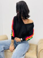 Pull avec bandes colorées