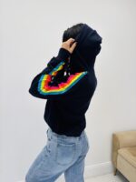 Pull Capuche avec les bandes – Image 4
