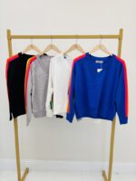 Pull avec bandes colorées – Image 2