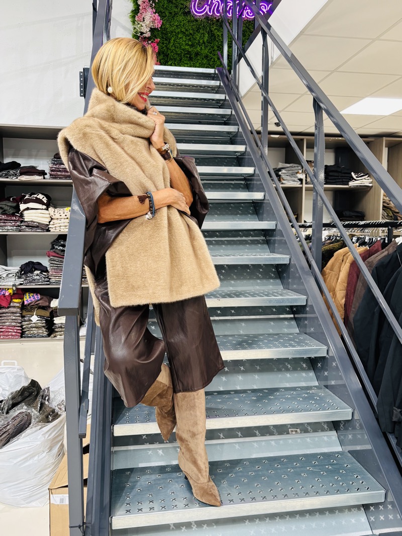 IMG_5622 Poncho fausse fourrure - Marque Giovanni – Image 1
