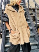 Veste sans manches à capuche en fausse fourrure - Marque Giovanni – Image 3