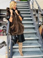 Veste sans manches à capuche en fausse fourrure - Marque Giovanni – Image 4