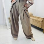 Pantalon à pinces oversize avec panneaux drapés
