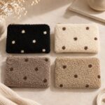 Pochette en Laine Douce à Pois