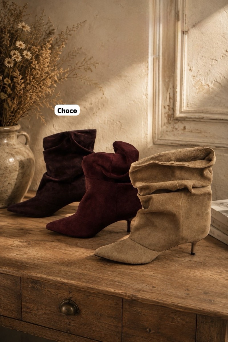 132db236-d75a-423a-adfe-841a305c370b Bottines à talons Suède – Image 1