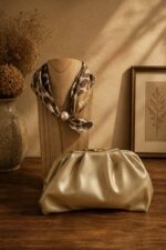Pochette dorée