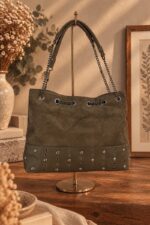 Sac suédine détail rivets et clou – Image 4