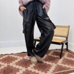 Pantalon simili cuir style cargo