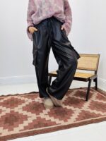 Pantalon simili cuir style cargo