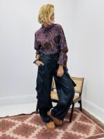 Pantalon simili cuir style cargo – Image 6
