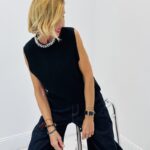 Pull sans manches col bijoux