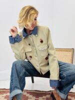 Veste épaulettes détails broderie en relief