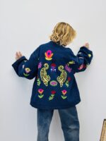 Veste en jean broderies fluo