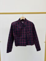 Veste à carreaux avec épaulette coupe courte – Image 2