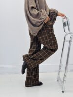 Pantalon à carreaux avec pinces – Image 5