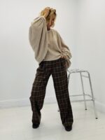 Pantalon à carreaux avec pinces – Image 3