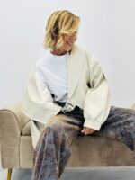 Veste simili cuir coupe courte grand col – Image 4