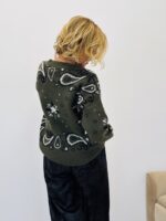Pull col V motif cachemire – Image 8