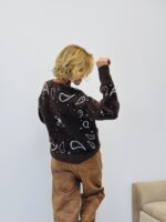 Pull col V motif cachemire – Image 5