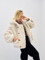 Veste fausse fourrure avec capuche - Marque GIOVANNI – Image 4