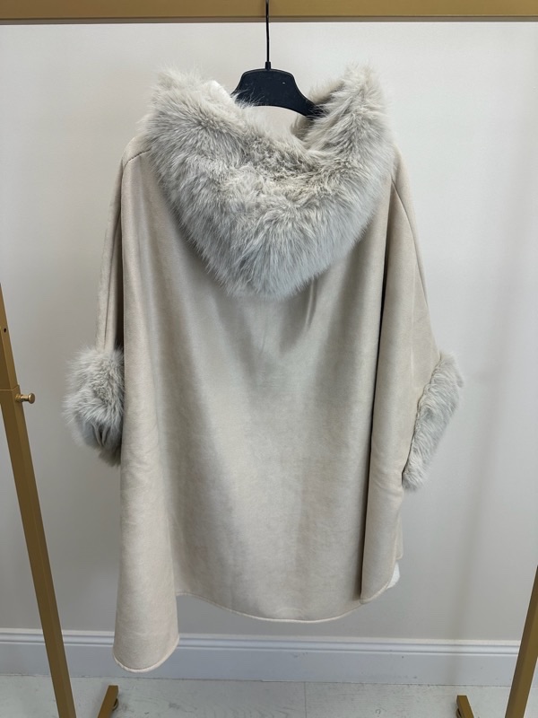 23102025-001 Cape grande taille effet suédine avec fausse fourrure – Image 3