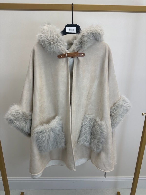 23102025-002 Cape grande taille effet suédine avec fausse fourrure – Image 2