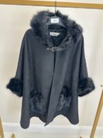 Cape grande taille effet suédine avec fausse fourrure – Image 4