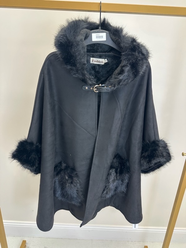 23102025-003 Cape grande taille effet suédine avec fausse fourrure – Image 4