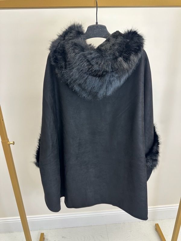 23102025-004 Cape grande taille effet suédine avec fausse fourrure – Image 5