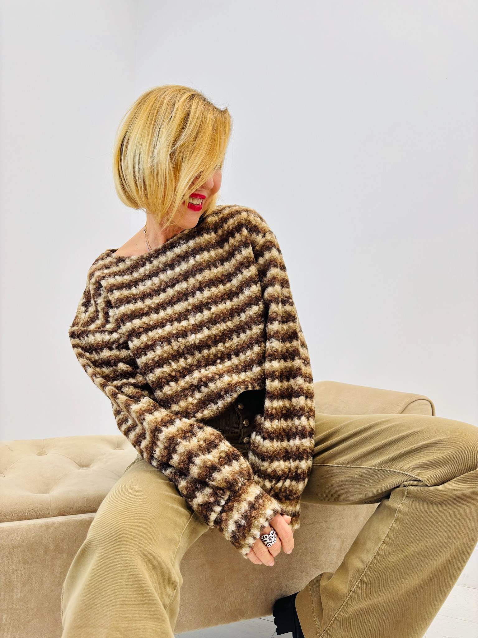 240086EF-9EA2-4372-8CAD-591F720ED5C5 Pull Rayé effet mohair – Style rétro & douceur absolue – Image 6