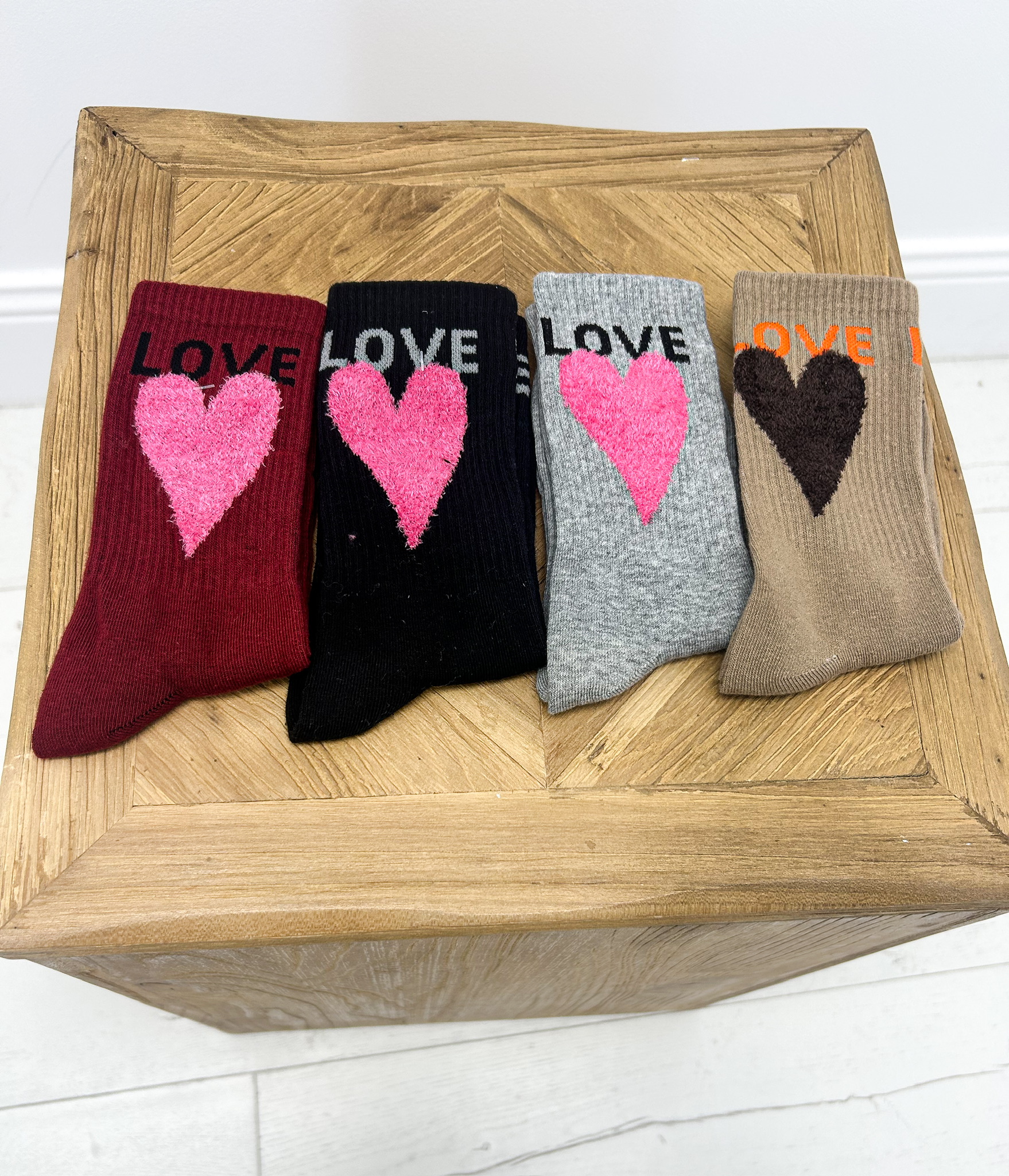2402E933-AC43-4206-9B1D-83C921A38130 Chaussettes “Love & Cœur” – Touche fun et cocooning – Image 1